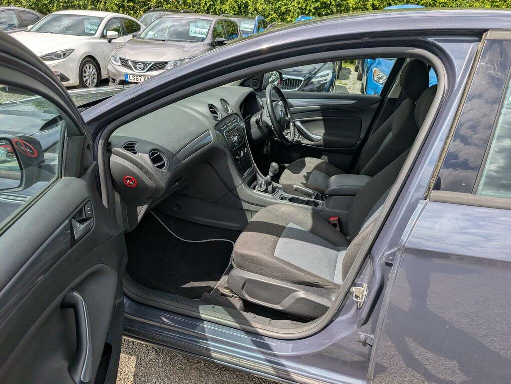 Ford Mondeo  Green #19