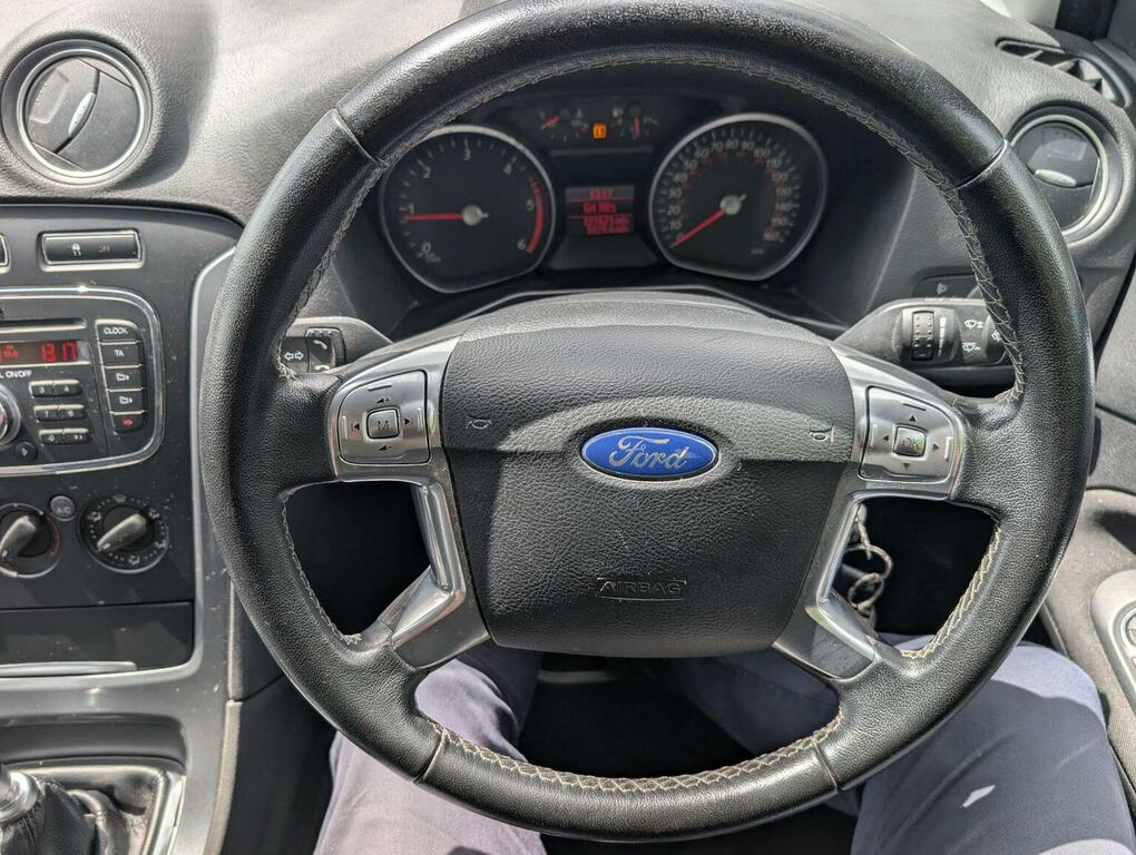 Ford Mondeo  Green #25