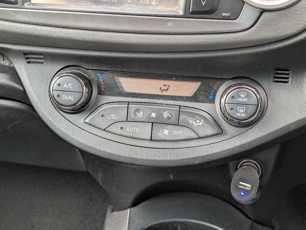 Toyota Yaris Hatchback Blue #13