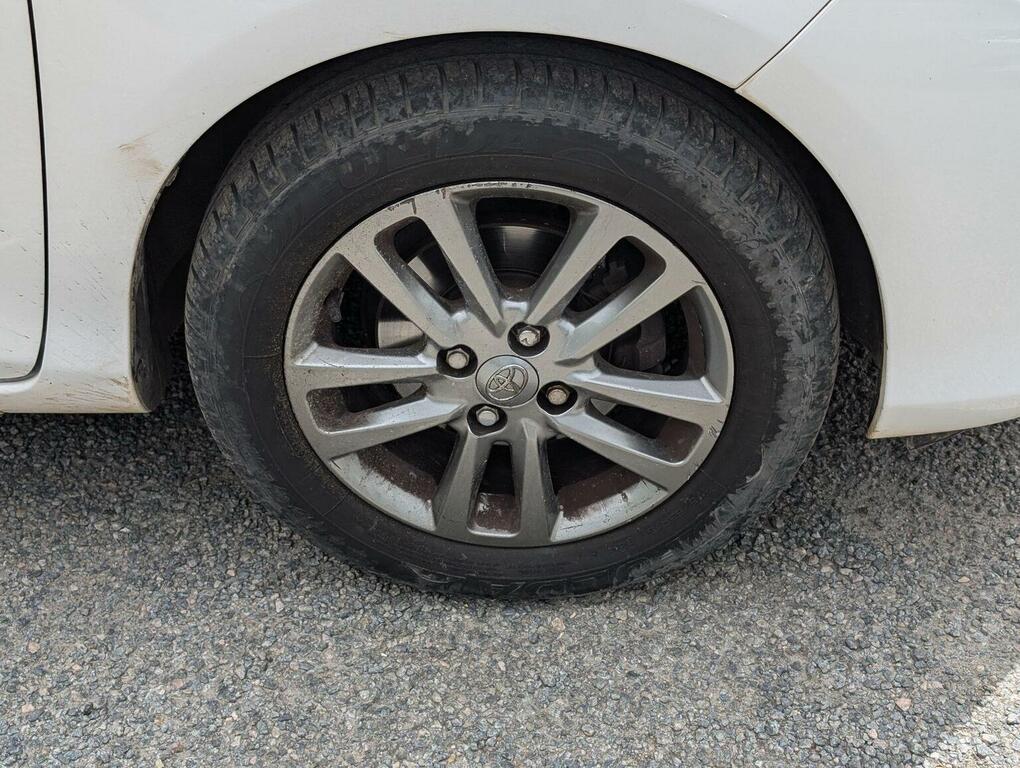Toyota Yaris Hatchback Blue #12