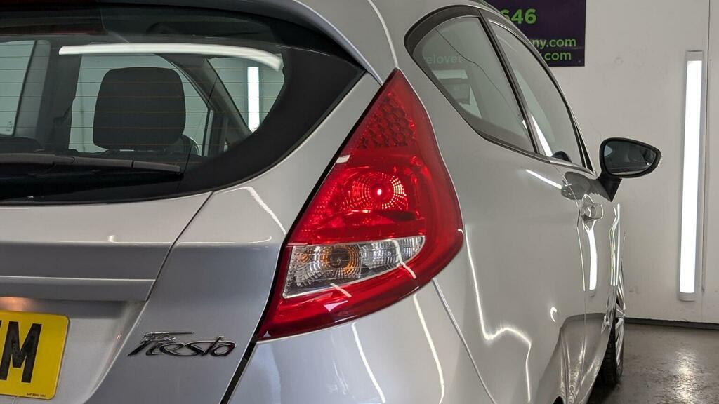 Ford Fiesta 1.4 Zetec 16V 96 Bhp White #43