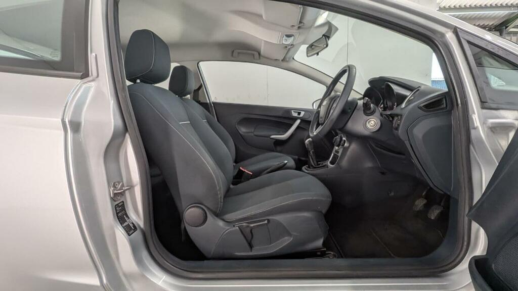 Ford Fiesta 1.4 Zetec 16V 96 Bhp White #80
