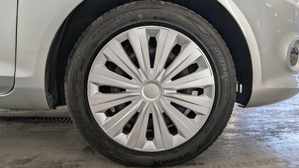 Ford Fiesta 1.4 Zetec 16V 96 Bhp White #24