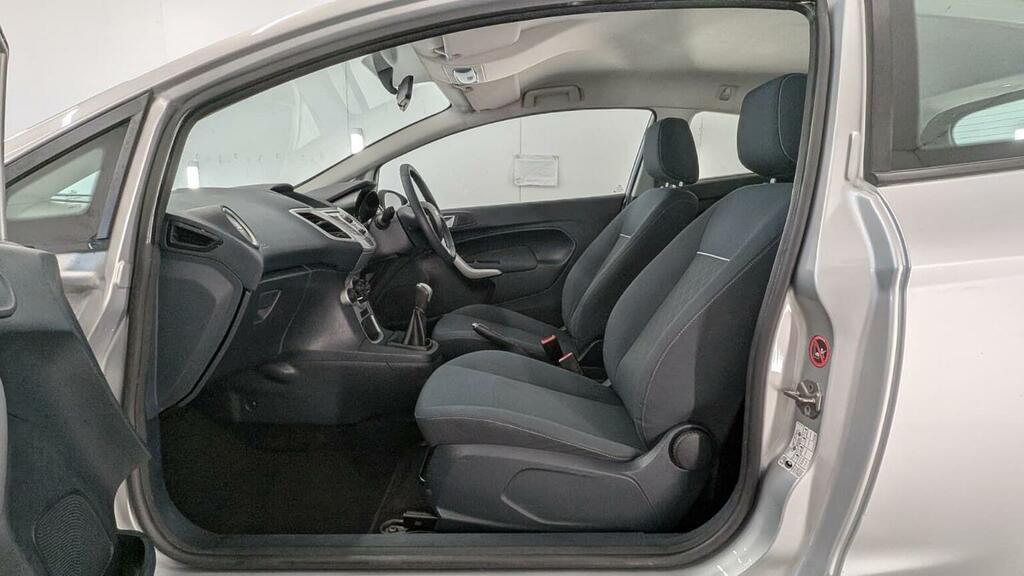 Ford Fiesta 1.4 Zetec 16V 96 Bhp White #69