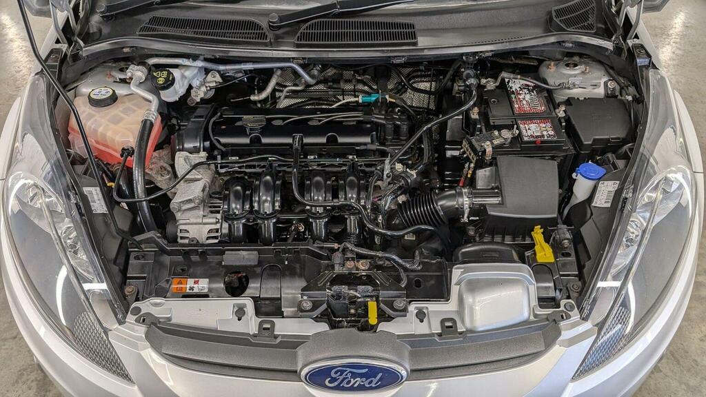 Ford Fiesta 1.4 Zetec 16V 96 Bhp White #28