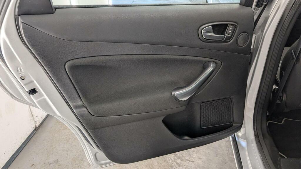 Ford Mondeo Mondeo Titanium Brown #52