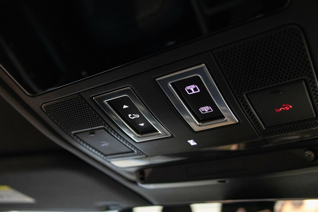 Land Rover Defender 3.0 X-dynamic Hse 246 Bhp Black #47