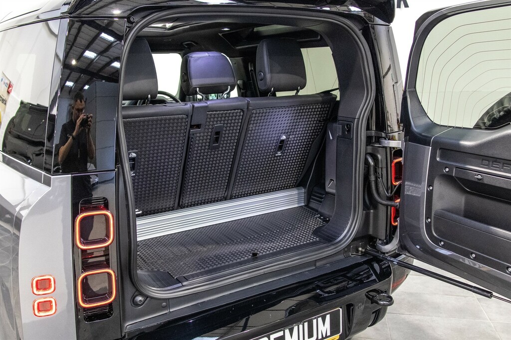 Land Rover Defender 3.0 X-dynamic Hse 246 Bhp Black #16