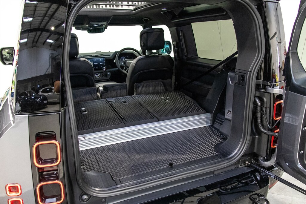 Land Rover Defender 3.0 X-dynamic Hse 246 Bhp Black #17