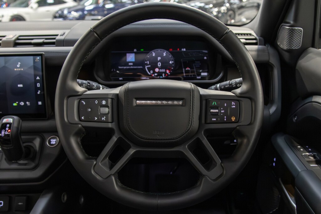 Land Rover Defender 3.0 X-dynamic Hse 246 Bhp Black #22
