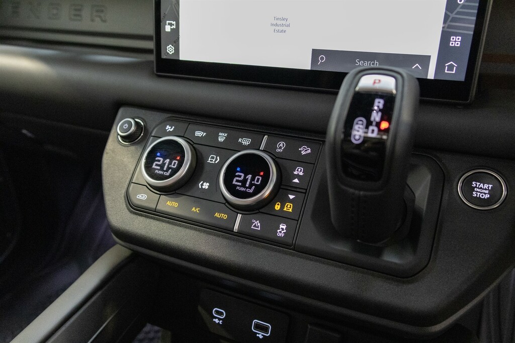 Land Rover Defender 3.0 X-dynamic Hse 246 Bhp Black #45