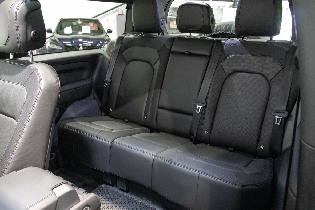 Land Rover Defender 3.0 X-dynamic Hse 246 Bhp Black #18