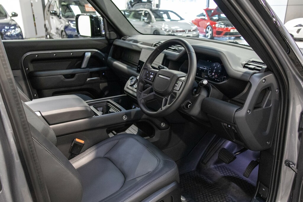 Land Rover Defender 3.0 X-dynamic Hse 246 Bhp Black #20