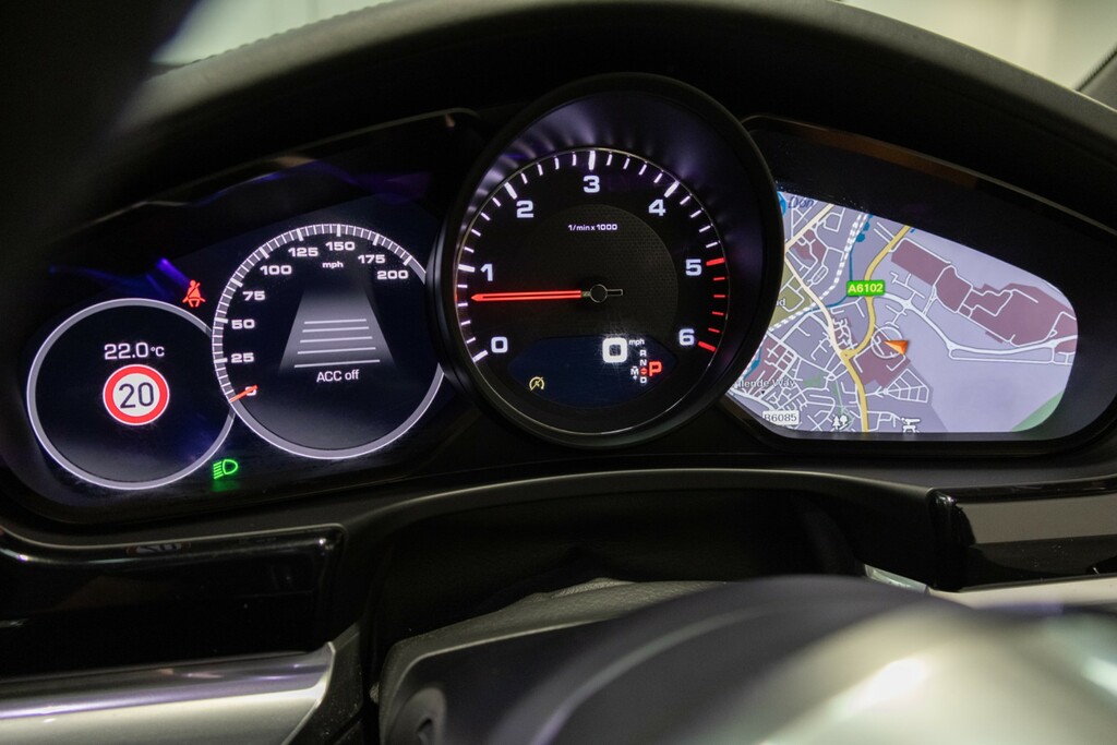 Porsche Panamera Hatchback Black #38