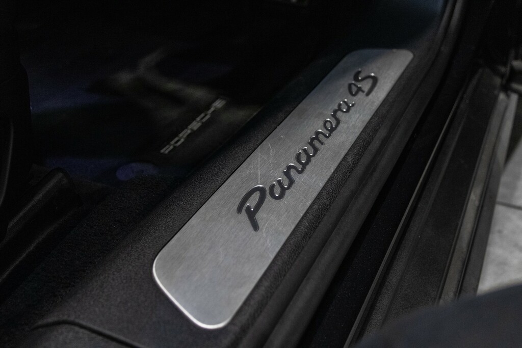 Porsche Panamera Hatchback Black #45
