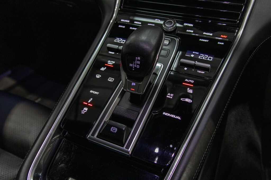 Porsche Panamera Hatchback Black #32