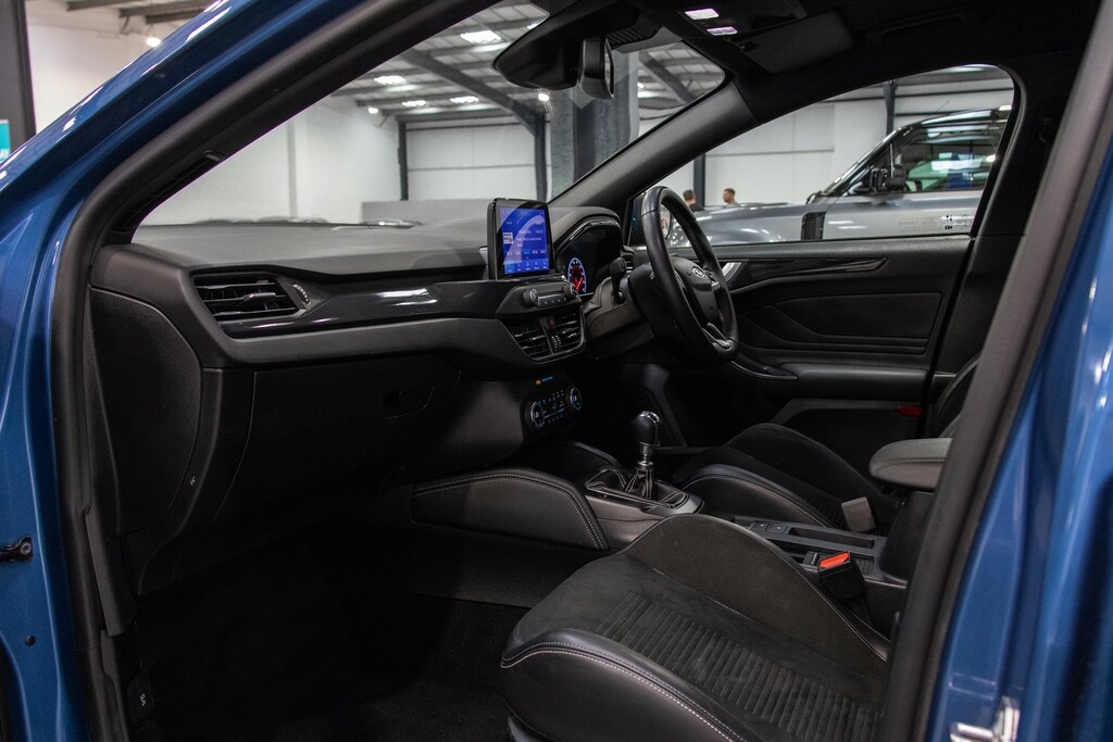 Ford Focus St-line X 1.0 125Ps Ecoboost Estate Red #10
