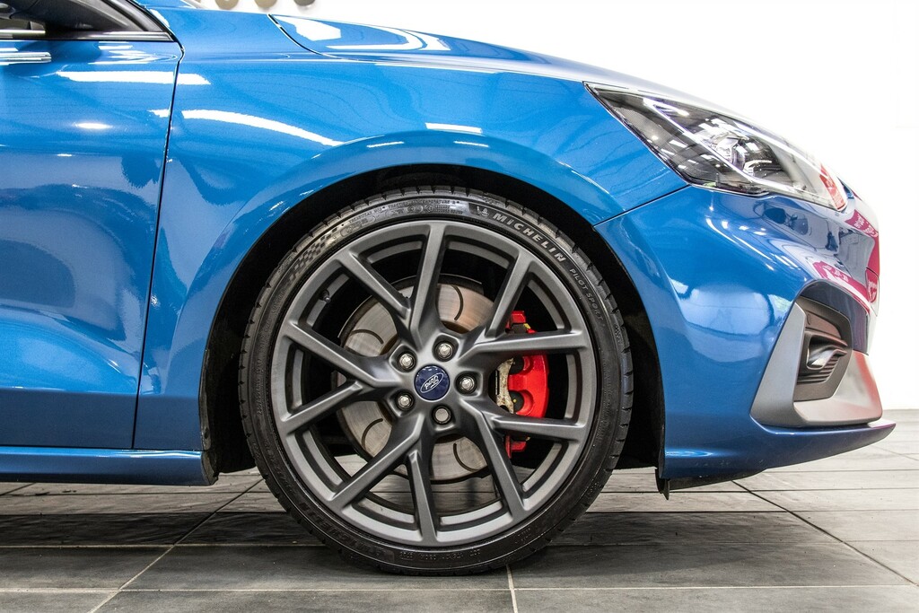 Ford Focus St-line X 1.0 125Ps Ecoboost Estate Red #40