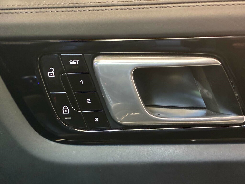 Porsche Cayenne V6 Automatic White #25
