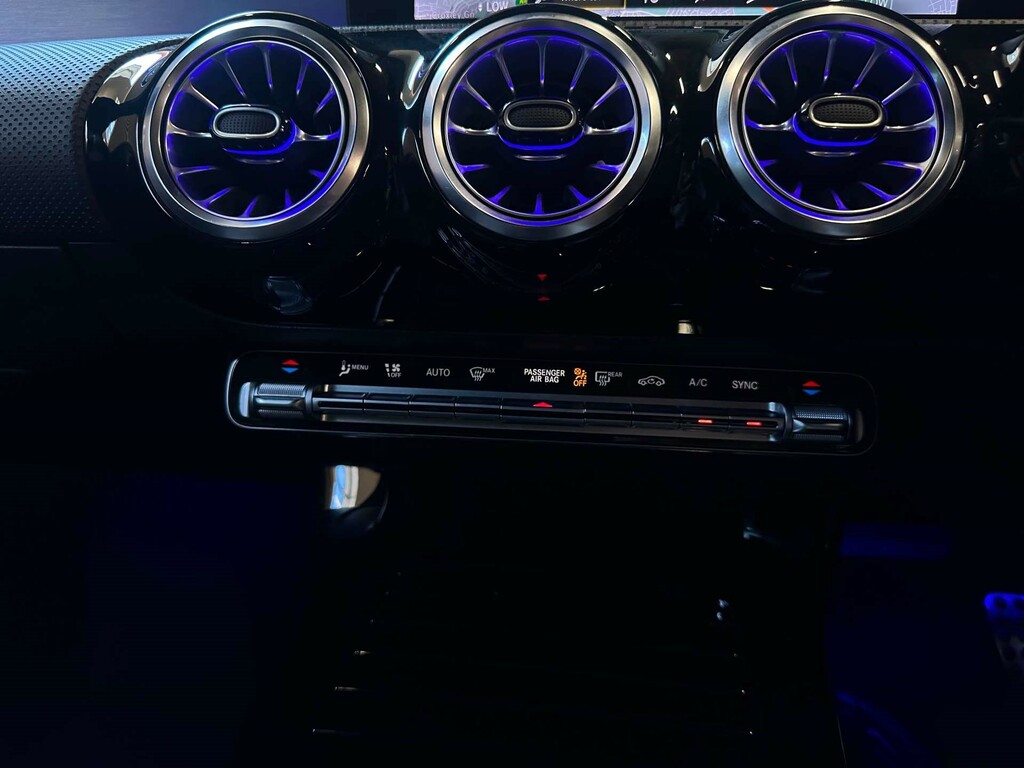Mercedes-Benz CLA Class Cla 180 Amg Line Coupe White #38