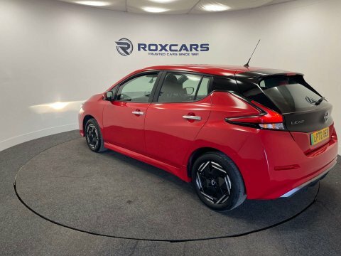 Nissan Leaf Hatchback Red #4