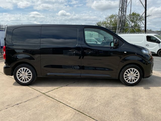 Vauxhall Vivaro 1.5 Turbo D 2700 Pro Panel Van 6Dr L DL72KZT Black #2