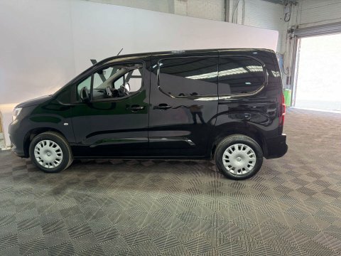 Vauxhall Combo 2023 23 1.5 Black #4