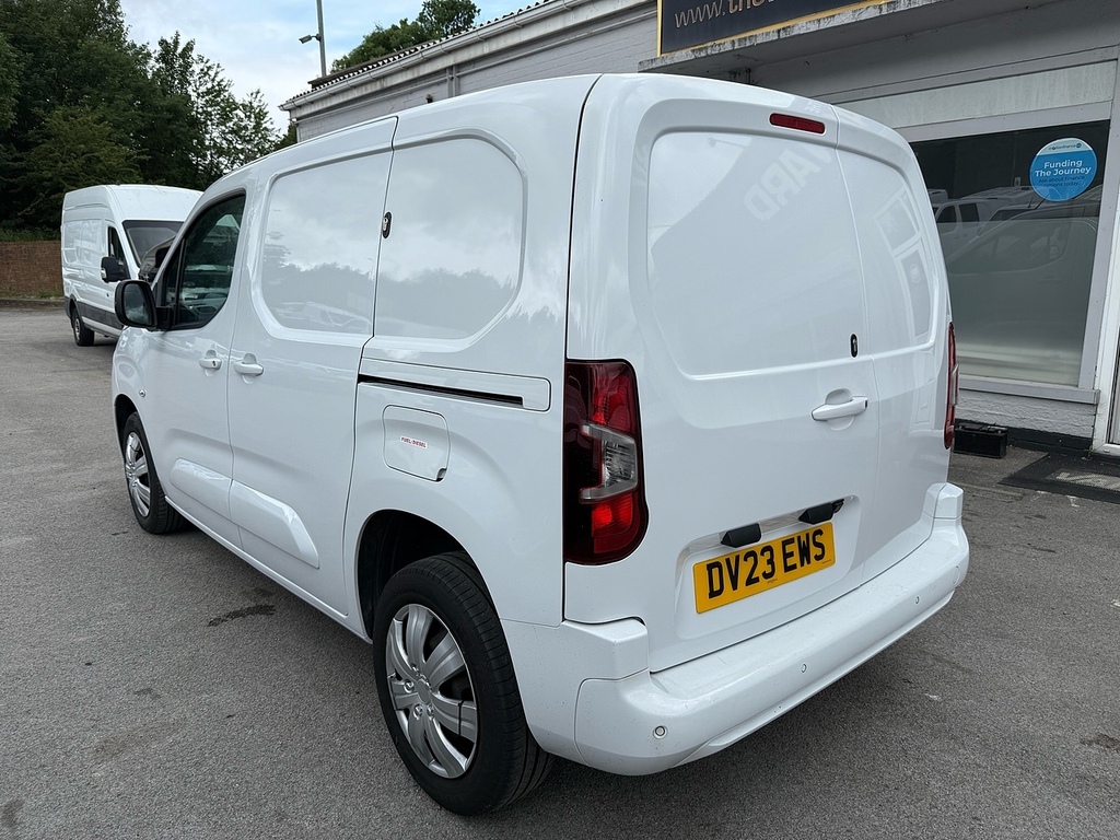 Vauxhall Combo Diesel White #8