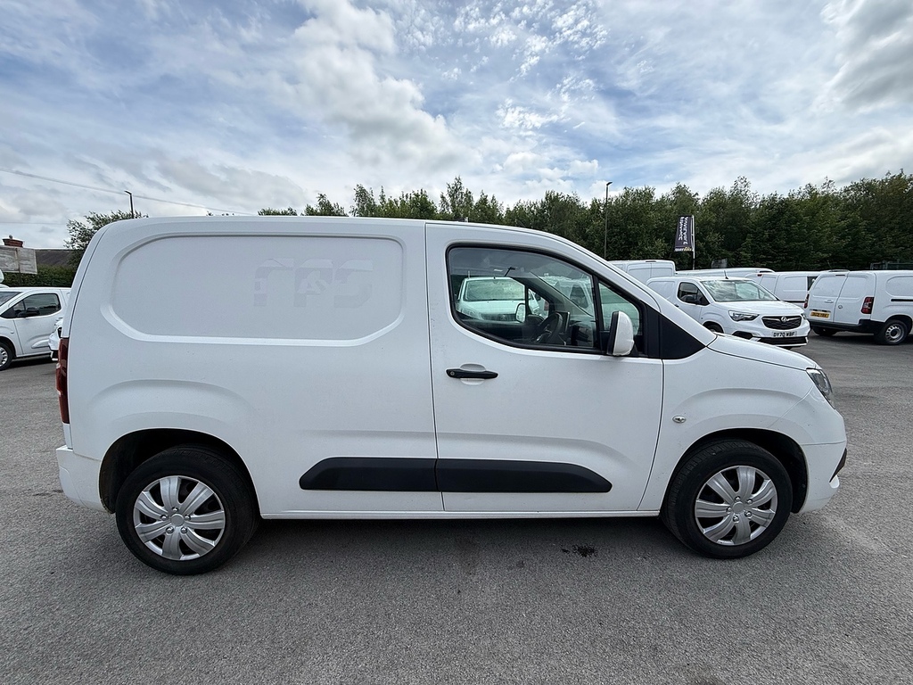 Vauxhall Combo 1.5 Turbo D 2300 Sportive 3 Seats Swb Air Con Van White #4