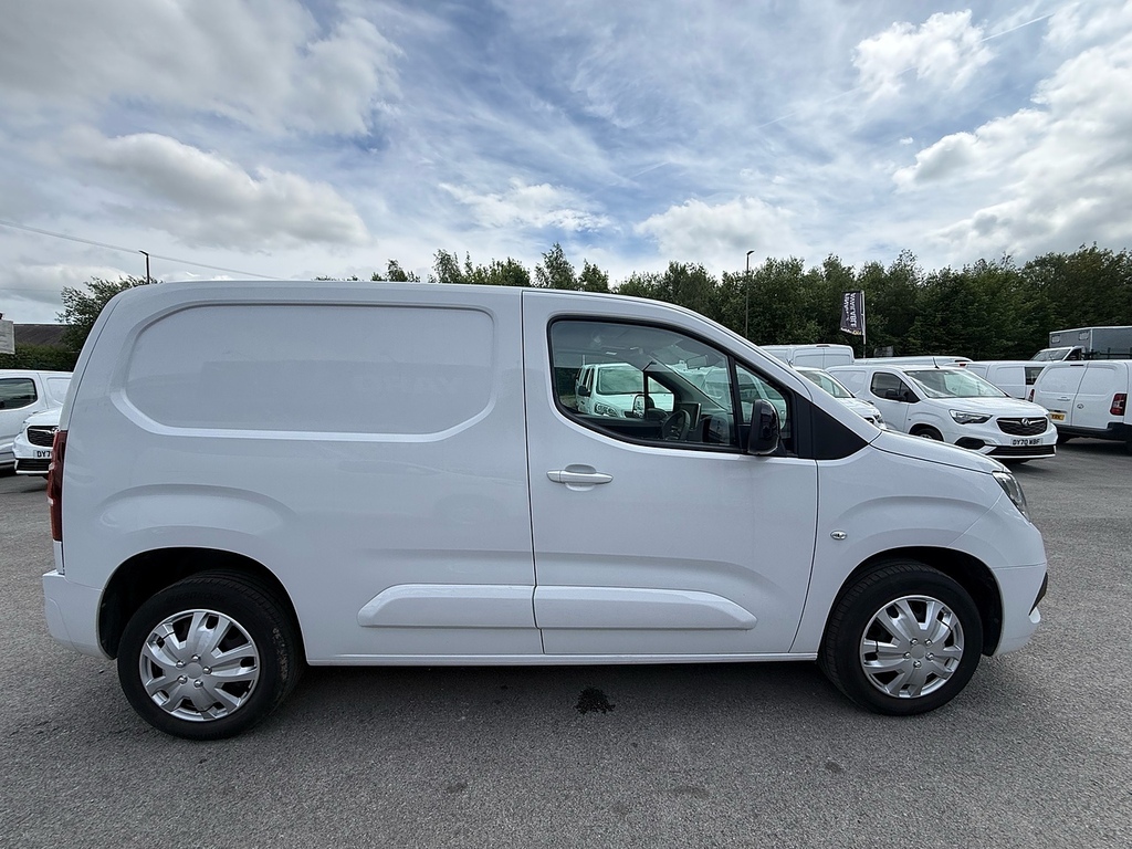 Vauxhall Combo 1.5 Turbo D 2300 Pro 3 Seats Swb Air Con Rcamera White #4