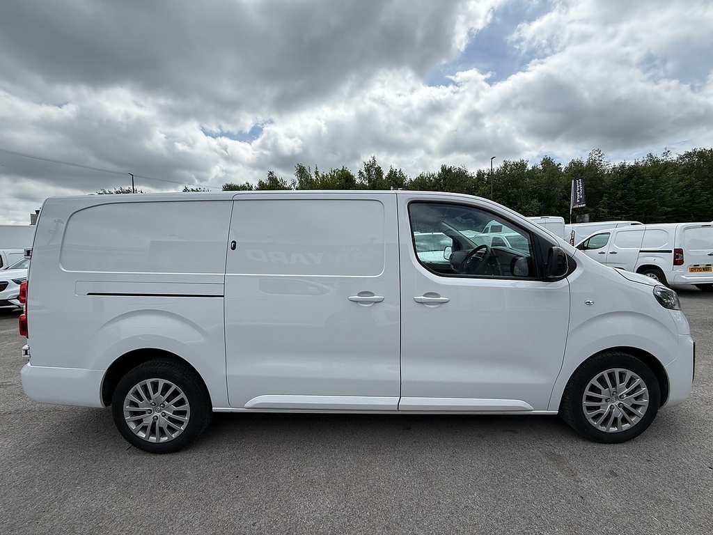 Vauxhall Vivaro 1.5 Turbo D 2900 Pro Lwb Air Con Rcamera Van 6Dr White #4