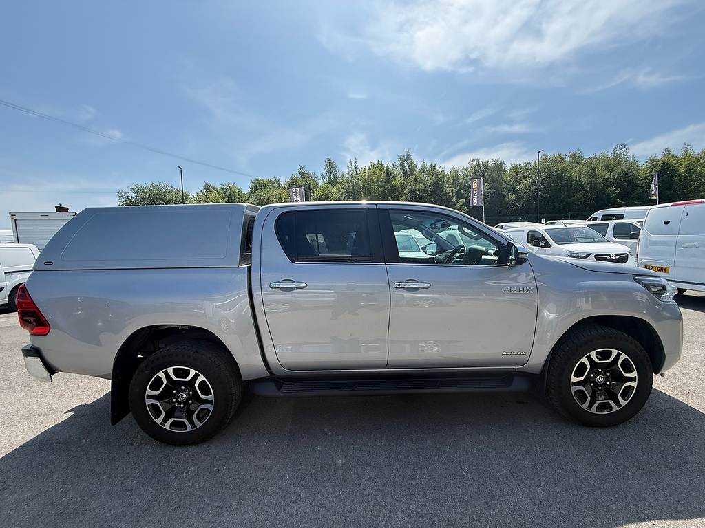 Toyota HILUX 2.8 D-4d Invincible Pickup Truckman Top Double Cab Silver #4