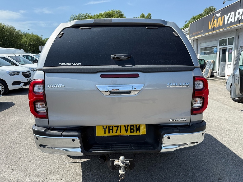 Toyota HILUX 2.8 D-4d Invincible Pickup Truckman Top Double Cab Silver #6