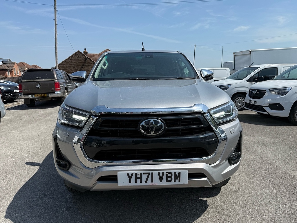 Toyota HILUX 2.8 D-4d Invincible Pickup Truckman Top Double Cab Silver #2
