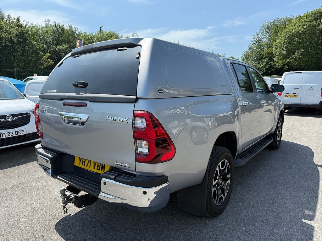 Toyota HILUX 2.8 D-4d Invincible Pickup Truckman Top Double Cab Silver #5