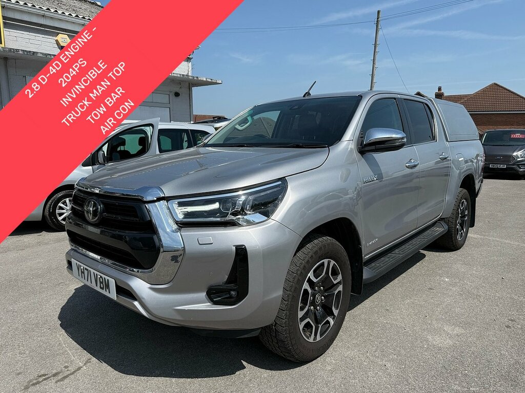 Toyota HILUX 2.8 D-4d Invincible Pickup Truckman Top Double Cab Silver