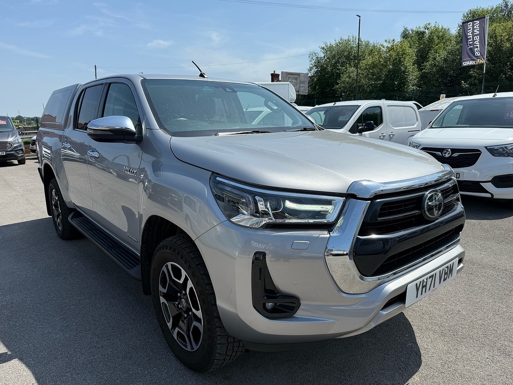 Toyota HILUX 2.8 D-4d Invincible Pickup Truckman Top Double Cab Silver #3