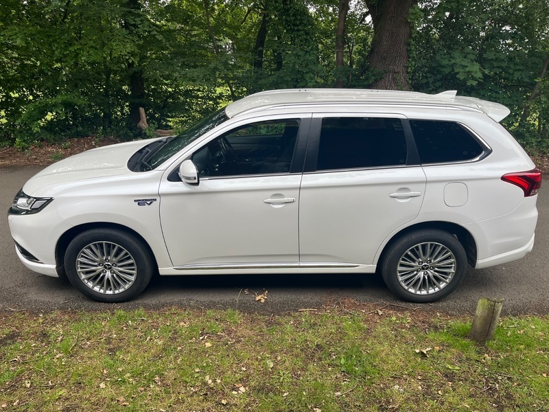 Mitsubishi Outlander Phev Dynamic WN21ETU White #4