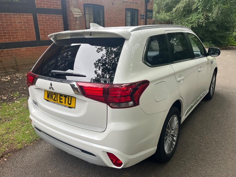 Mitsubishi Outlander Phev Dynamic WN21ETU White #2
