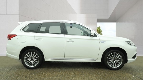 Mitsubishi Outlander Phev Dynamic White #7