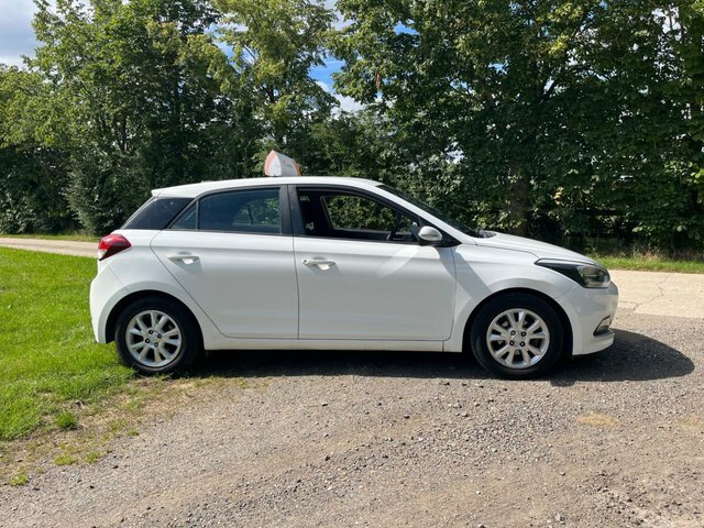Hyundai I20 1.2 Se Hatchback Euro 6 84 Ps White #3