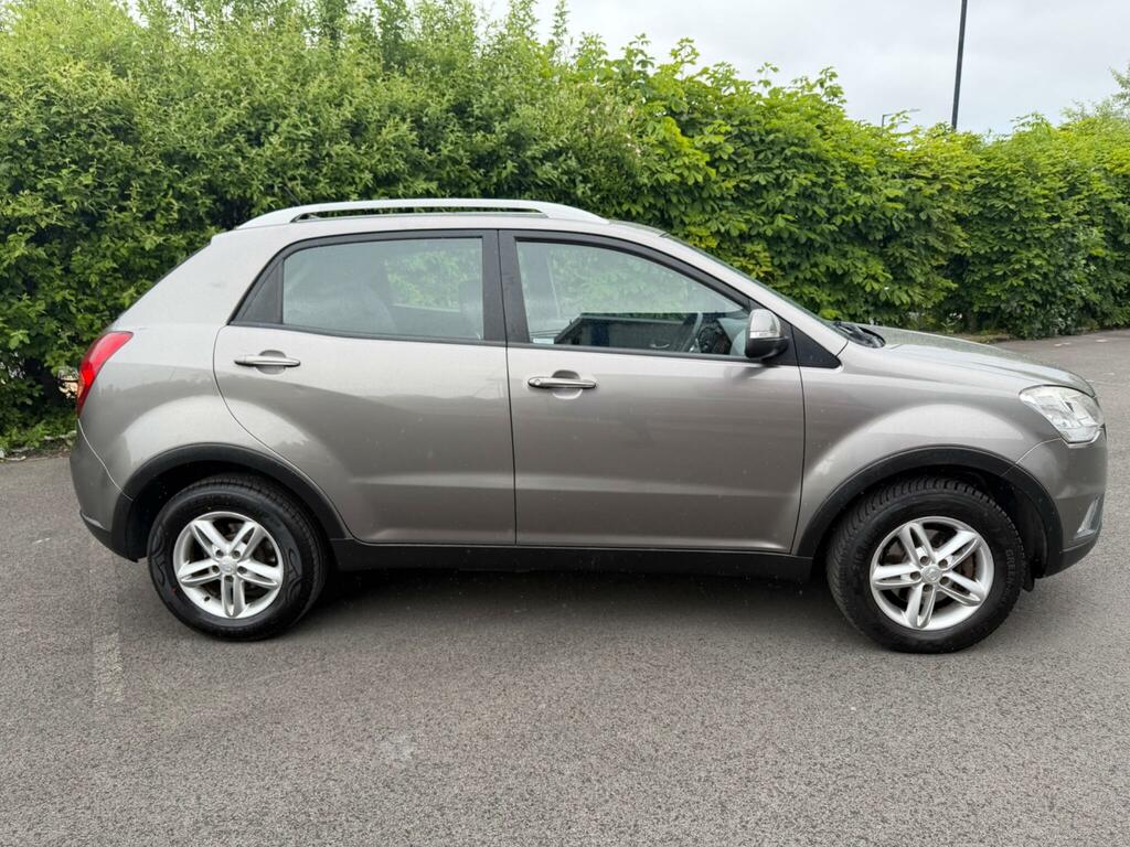 SsangYong Korando Suv 2.0 D Ex 2012 Red #7