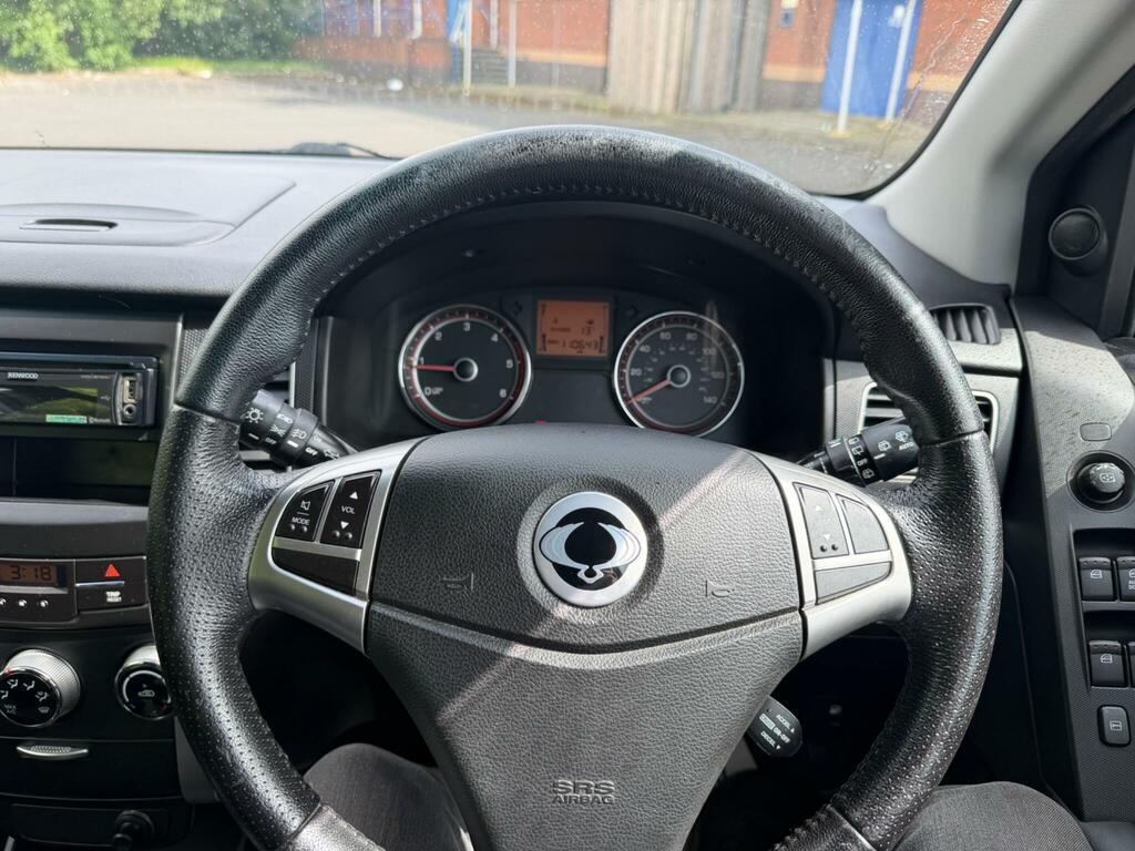 SsangYong Korando Suv 2.0 D Ex 2012 Red #18