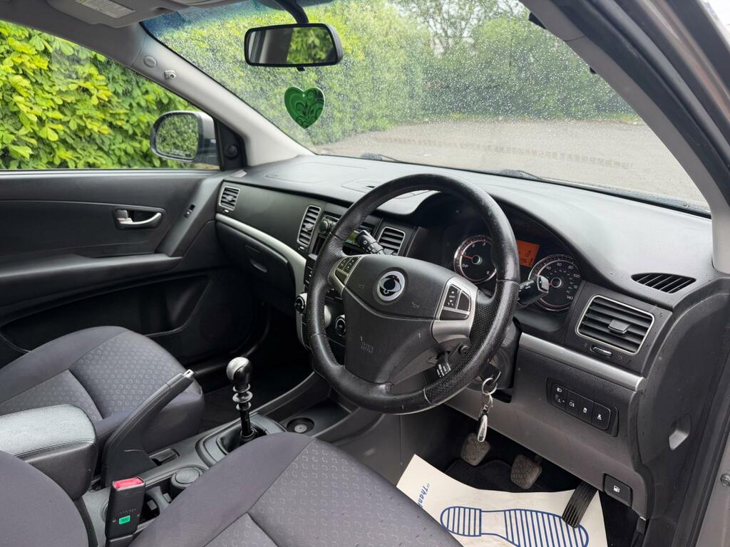 SsangYong Korando Suv 2.0 D Ex 2012 Red #9
