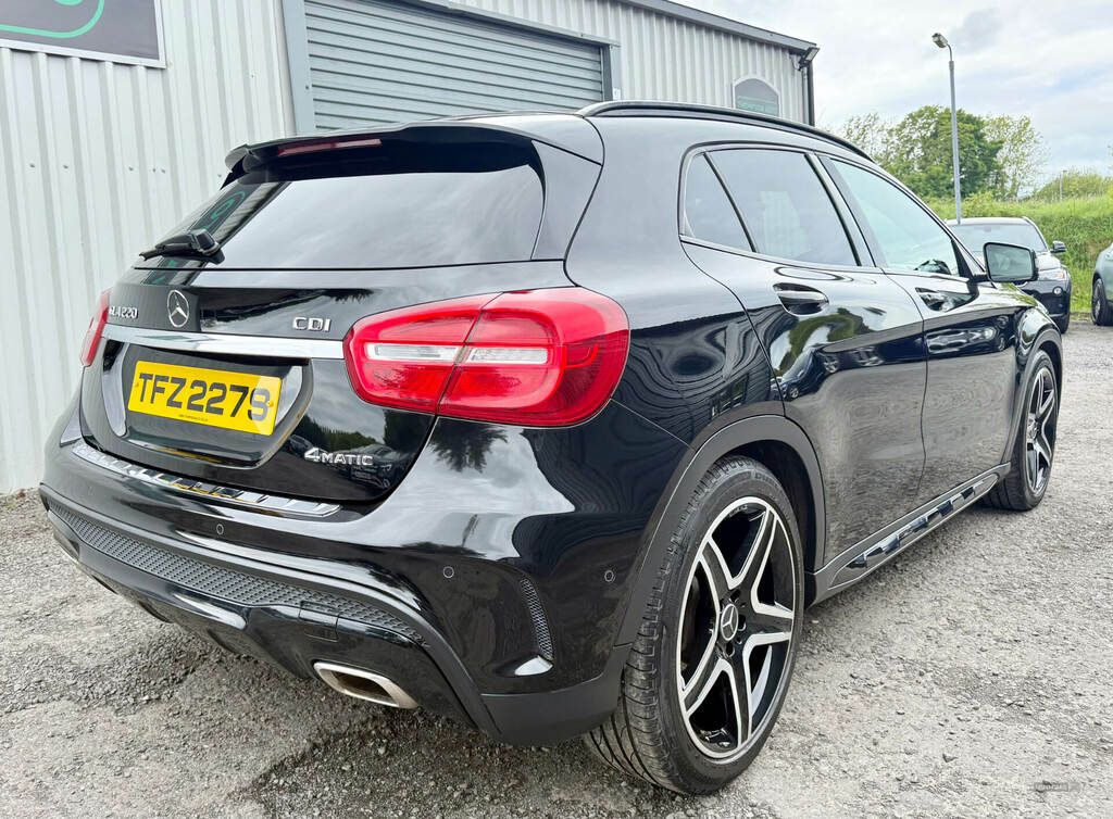 Mercedes-Benz GLA Class Gla 220 Cdi 4Matic Amg Line Premium Black #2