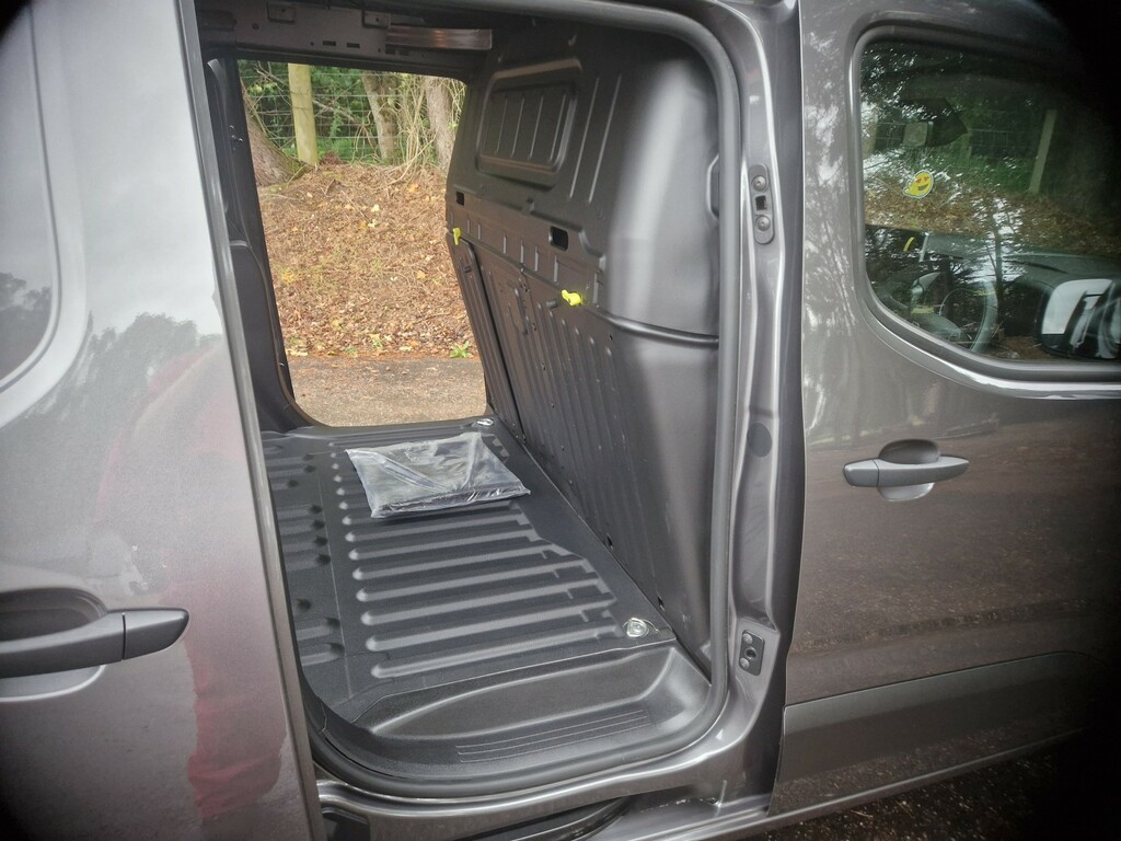 Toyota Proace City Bluehdi Active Grey #9