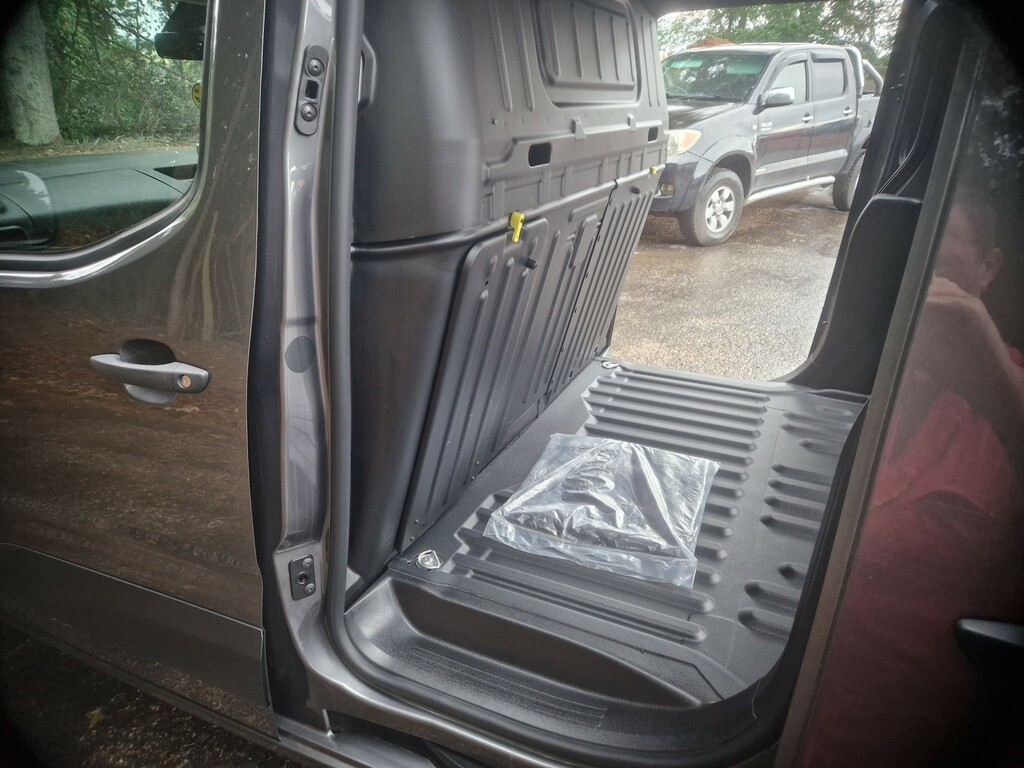 Toyota Proace City Bluehdi Active Grey #10