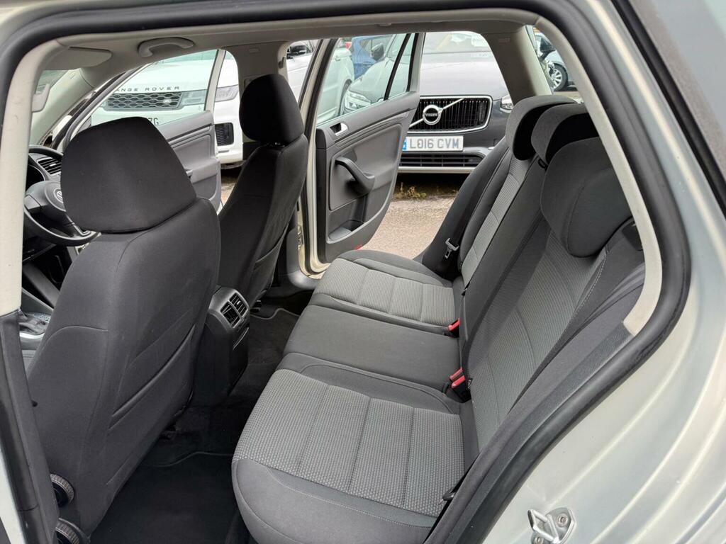 Volkswagen Golf Hatchback 1.6 Red #16