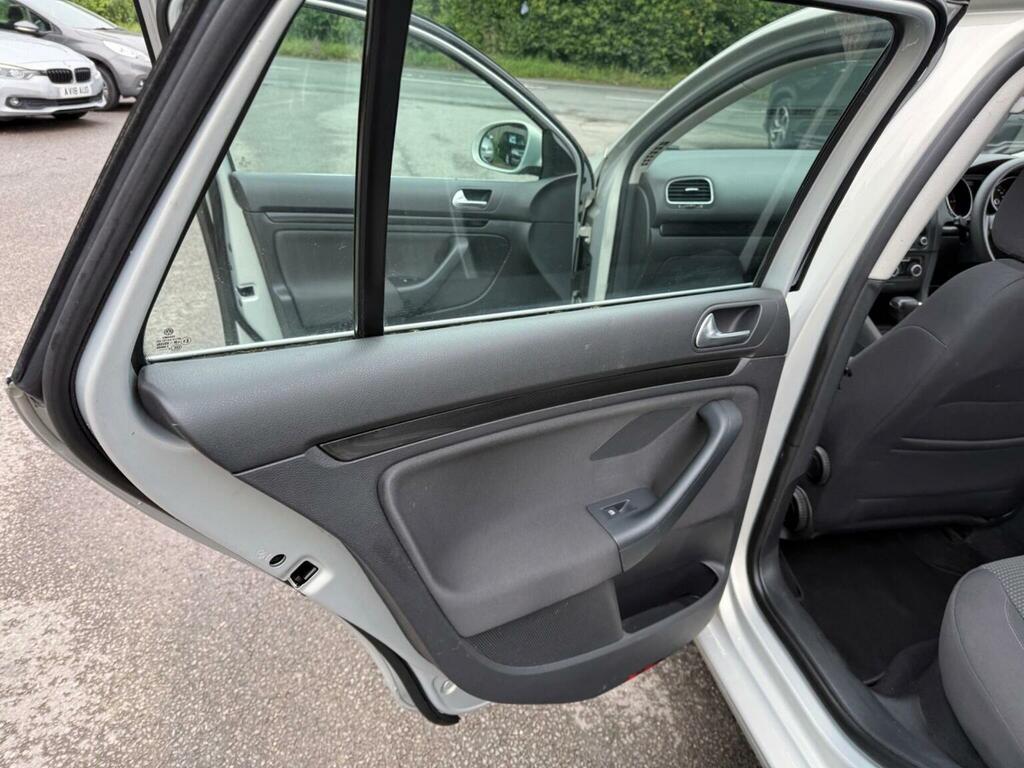 Volkswagen Golf Hatchback 1.6 Red #47