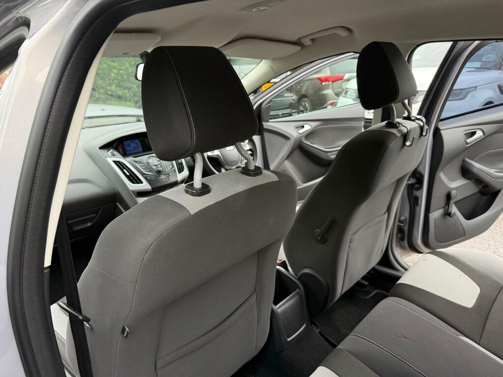 Ford Focus Estate Black #19